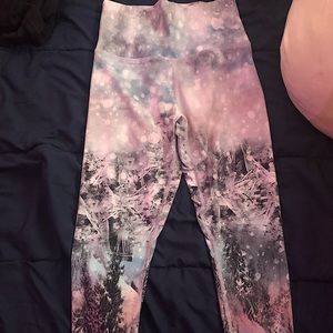 Very high waisted nature leggings! Super comfy and stretchy